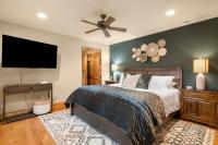 Blowing Rock Cabin Hot Tub Lake & Trout Stream 3 King Suites 2 Fireplaces - Bed and Breakfast Blowing Rock