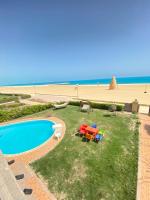 B&B El Alamein - فيلا 5 غرف أول صف بحر مارينا الساحل الشمالي العلمين برايفيت بول - Bed and Breakfast El Alamein