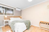 Central guest studio with secure parking! - B&B