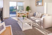 B&B Christchurch - Beach Front Abode- 2 Bed 2 Bath - Bed and Breakfast Christchurch