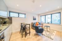 Chic Living by Lawsons with free parking - B&B Windsor