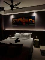 Studio Lit King-Size Deluxe