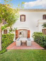 Estepona - Playa - Villa de 3 dormitorios con acceso directo a la piscina y al lado del mar Si7 - Chambres d'hôtes Estepona
