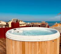 B&B Bastia - Pépite Bastiaise Roof Top Jacuzzi - Bed and Breakfast Bastia