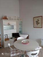 Ombre et soleil vue sur la lagune et bateaux - B&B Saint-Cyprien