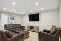 Spacious Pine Mountain Lake Cabin Rental with Decks - Bed and Breakfast Groveland