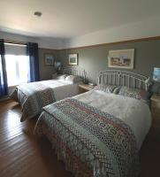 Doppelzimmer mit 2 Doppelbetten und Meerblick