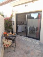 Studio logement entier calme neuf climatisé avec extérieur - B&B Puget-Ville