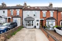 Spacious en-suite in a 5-Bedroom House at Hanwell (2nd Floor) - B&B Hanwell