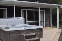 Lakeside Cottage with Jetty at Lake Tarawera - B&B Rotorua