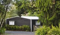 Lakeside Cottage with Jetty at Lake Tarawera - Chambres d'hôtes Rotorua