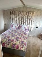 Homely 2 bed chalet tuxford - B&B