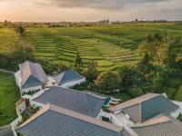 Jungle 3BR Villa - 900M from the Beach, Seseh Canggu - B&B Munggu