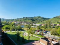 Attico nel cuore delle Langhe - Free Parking Wi-Fi e AC - B&B