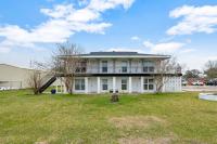 Quiet apartment in Iowa, LA - Bed and Breakfast