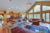 Fairfield Bay Retreat with Fireplaces and Lake Access - B&B