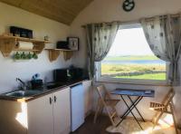 The Snuggly Sheep Farm Stay Shepherd Hut - B&B Ballyshannon