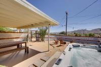 Chic Joshua Tree Retreat with Private Hot Tub! - B&B