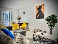 2 Bedroom House - DISC0UNTS - Sleeps 7 - Parking, Contractors, Group, Family - B&B Canterbury