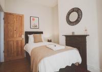 COSY 5bed 2bthrm Well Equipped House in Coventry City near Amenties makes great DIGS, WI-FI, ON STREET PARKING, SMART TVS IN ROOMS, COOP SHOP HS2 CCS PROJECT - B&B Coventry