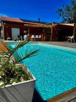 B&B Lavelanet - Maison en bois , plein pieds,piscine privative - Bed and Breakfast Lavelanet