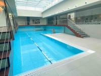 Piso de lujo con piscina y gym, a 2min de la playa - Chambres d’hôtes