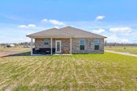 Four-bedroom house in Iowa, La - Bed and Breakfast