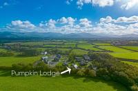 Scandi Cabin in Heart of Anglesey with Parking - Bed and Breakfast Llanfairpwll­gwyngyllgogerychwyrndrobwllllantysiliogogogoch