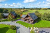 Scandi Cabin in Heart of Anglesey with Parking - Bed and Breakfast Llanfairpwll­gwyngyllgogerychwyrndrobwllllantysiliogogogoch