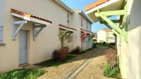 "LE PETIT BONHEUR" Maison 45 m2, idéal famille 6 personnes, terrasse vue nature, accès piscine gratuit - Bed and Breakfast