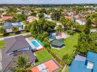 Ultimate Vacation Retreat heated pool & Mini Golf L63 - Chambres d'hôtes Hialeah