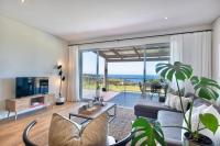 Bright Simbithi apartment with beautiful sea views - B&B