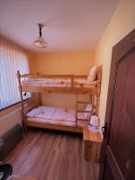 Kleines Zweibettzimmer