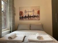 B&B London - Amazing Studio Room 1 - East Ham/East London - Bed and Breakfast London