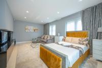 *RE7C* Ground floor room, For your most relaxed & Cosy stay + Free Parking + Free Fast WiFi * - B&B Batley