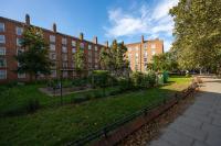 Cosy 4-Bedroom Apartment next to Borough - B&B