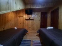 Tweepersoonskamer met 2 Aparte Bedden en Eigen Badkamer
