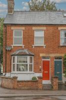 Cotswolds- Homely 2 bed house with garden, WiFi - Esho Stays - Chambres d’hôtes Cirencester