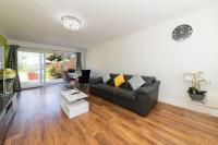 Greenfield's Halkingcroft Home - Modern 3-bedroom house in Langley, SL3 7BB - B&B Slough