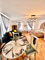 Simon Old Town City Center Apartments - Ferienwohnung Kronstadt