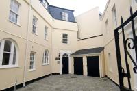 Regency Court- Free evening parking - B&B