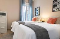 Apartamento de tres dormitorios con patio trasero