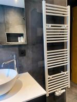 Chez Sabine et Eric Maison pour 6 personnes avec piscine chauffée et jacuzzi privé - Chambres d'hôtes Andenne