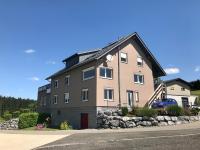 Apartment with Mountain View