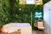 Secret Jungle Bordeaux Chartrons - Hyper-Centre Jacuzzi Bain Balnéo & Home cinéma - B&B Burdeos