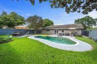 Pool Home Nr Heights, Dt Games Wifi Bbq Yard - B&B