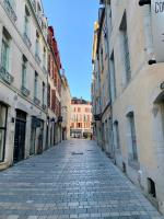 WONDERHOST, superbes volumes et charme de l'ancien - B&B
