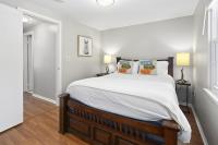 Townhome in No VA, 40 Mins to DC, Pets OK, Fast WiFi - Bed and Breakfast