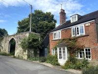 Charming artist’s cottage - B&B East Knoyle