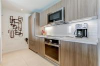 11th fl, modern, pool, gym - B&B